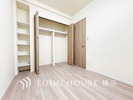お部屋をすっきりを叶えるクローゼット。