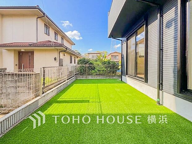 たっぷり降り注ぐ日差しの下バーベキューを楽しんだり、大切な家族やペットと楽しい休日を。
