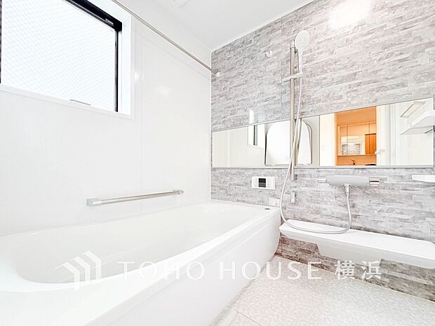一日の疲れが癒される優雅な時間を堪能できるゆとりあるバスルームです。