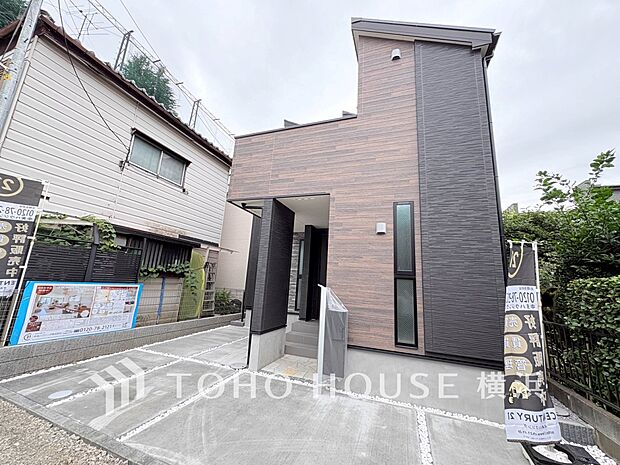 爽やかな青空の下に贅沢なほどに降り注ぐ陽光、豊かな居住性と、クオリティが見事に調和した住空間。