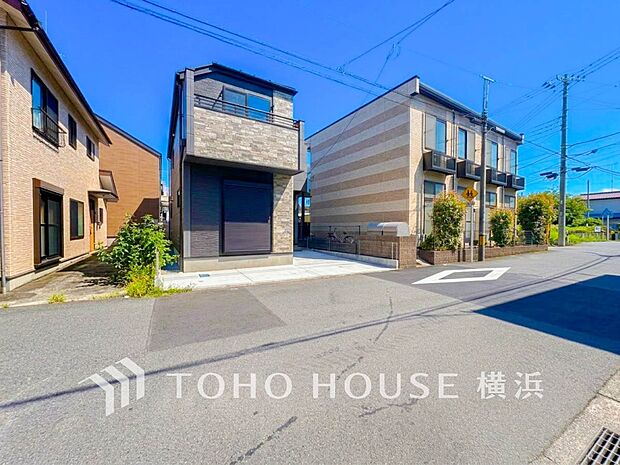 爽やかな青空の下に贅沢なほどに降り注ぐ陽光、豊かな居住性と、クオリティが見事に調和した住空間。