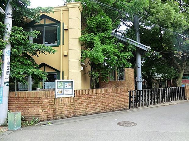 林間のぞみ幼稚園 750m 園庭には、桜、ヒマラヤ杉、楠や実のなる樹があり、園児たちを楽しませてくれています。