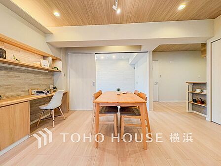 話に夢中になりすぎて、ついつい時を忘れてしまう。そんな束の間の幸せを感じさせてくれる場所。
