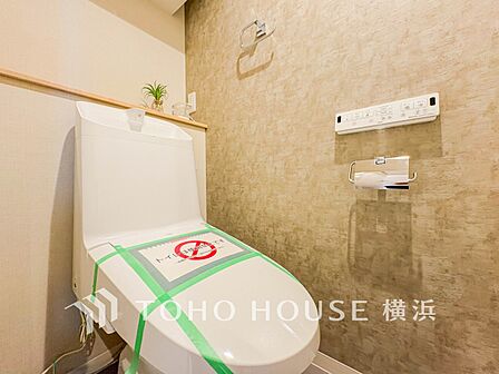 清潔感溢れるトイレ。落ち着いた空間で安らぎのひとときをお過ごしいただけます。