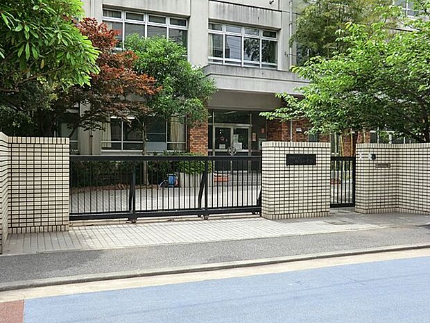 川崎市立田島小学校 350m 徒歩5分。小学校が近いのは子育てファミリーにもおすすめのポイント。
