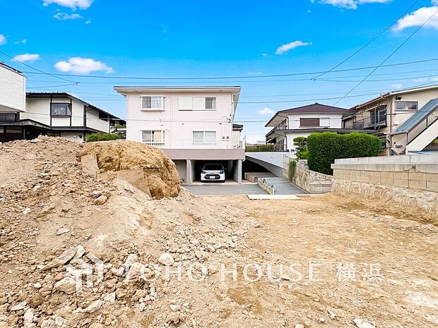 暖かな陽光と爽やかな風がハーモニーを奏でる上質な空間を愉しむ暮らし。（2026年9月撮影）
