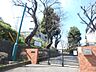 周辺：横浜市立六つ川小学校　1200m　徒歩15分。お友達との会話も弾む通学路。お子様のかけがえのない思い出に。 