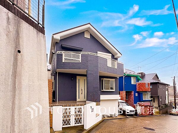 お住まいの顔となる玄関。住まう方のプライドを満たすクオリティを備えています。