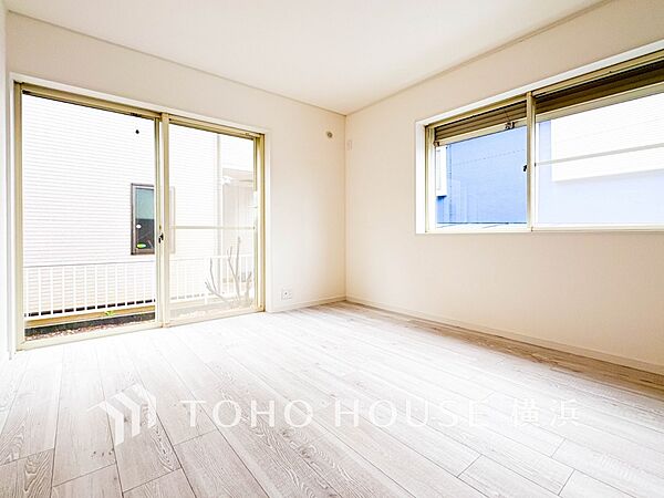 心地よい光と風があふれています。プライベートな自分時間を快適に過ごせるお部屋。