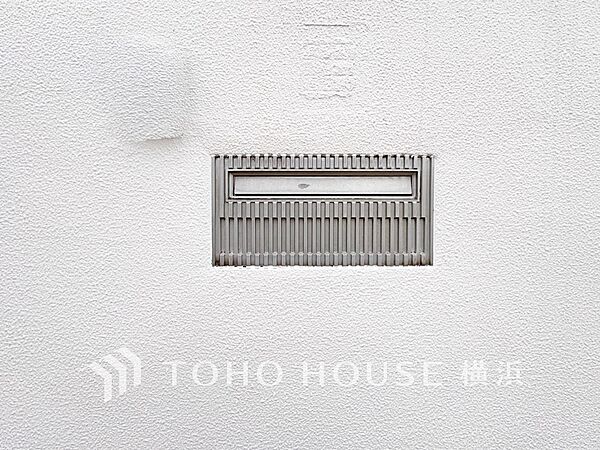 スタイリッシュな外観に見合う、オシャレな郵便受け。毎朝新聞を受け取るのも楽しみになりそう。