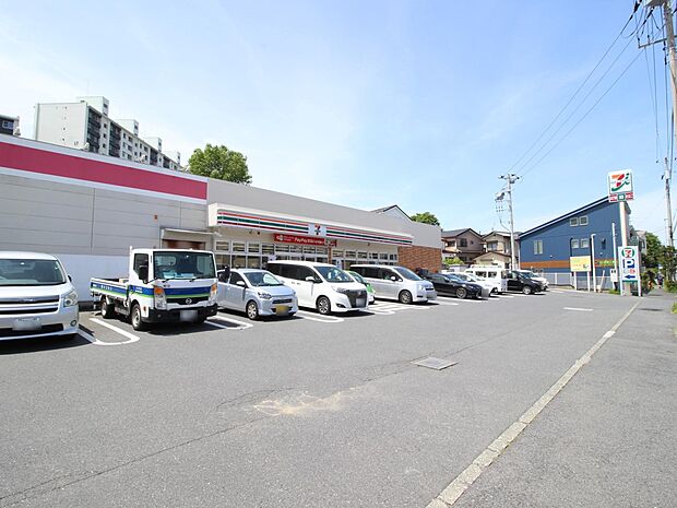 セブン-イレブン 横浜深谷町店　950m　オリジナルブランド商品やホットスナック・コーヒーも人気です。 