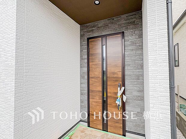 お住まいの顔となる玄関。住まう方のプライドを満たすクオリティを備えています。 