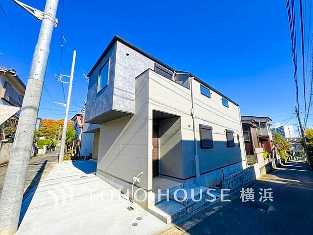 お住まいの顔となる玄関。住まう方のプライドを満たすクオリティを備えています。(2026年9月撮影)