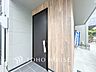 玄関：お住まいの顔となる玄関。住まう方のプライドを満たすクオリティを備えています。