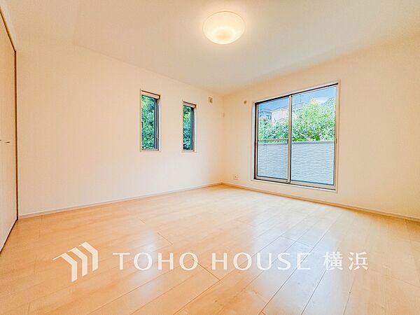 心地よい光と風があふれています。プライベートな自分時間を快適に過ごせるお部屋。