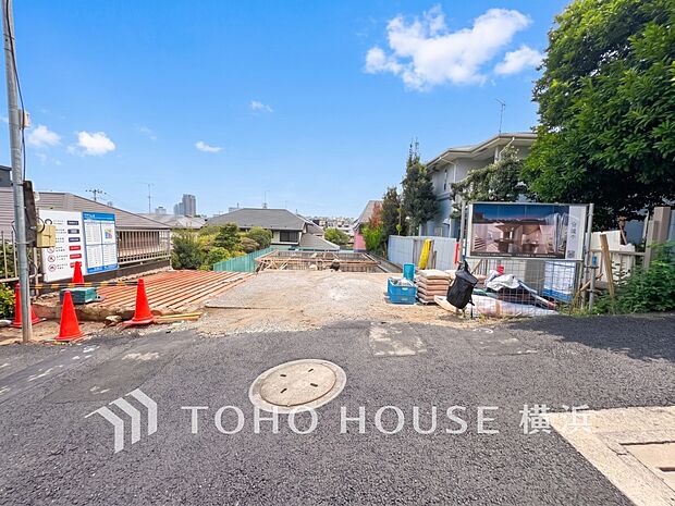 生活利便に優れた住環境に立地し、ゆとりある生活が送れます。（2026年9月撮影）