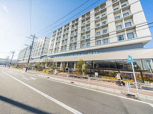 横浜市立市民病院　1200m　地域医療支援病院の承認を受ける他、地域周産期母子医療センター、災害拠点病院などの機能を有する病院。   