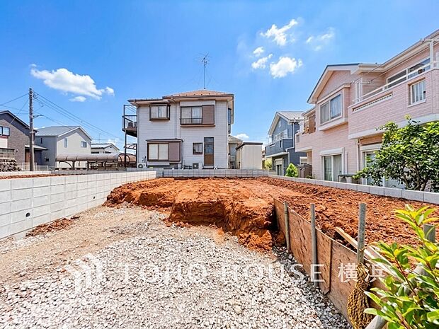 良質な環境に暮らす永住の邸がここに誕生します。(2026年9月撮影)