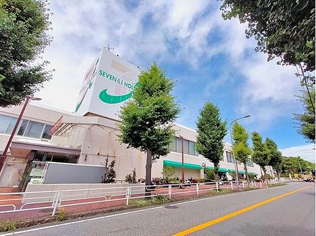 イトーヨーカドー桂台店　500m　美しく区画整理された住宅街にあるスーパーです。DAISO、サンドラッグなど専門店も入っています。 