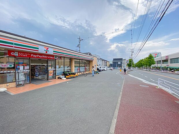セブンイレブン横浜栄桂台南1丁目店　650m　オリジナルブランド商品やホットスナック・コーヒーも人気です。 