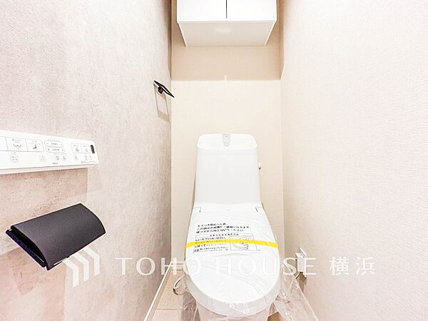 清潔感溢れるトイレ。落ち着いた空間で安らぎのひとときをお過ごしいただけます。