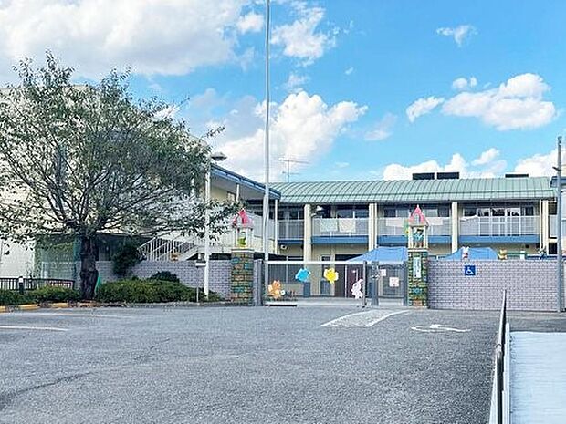 しんよしだこども園 550m 土手や公園などのお散歩コースに恵まれた園。畑の活動など自然に親しめる環境もあります。