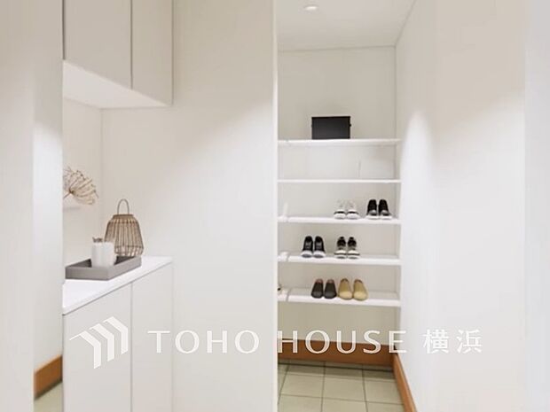 玄関。(パースはイメージのため実際と色柄が異なる場合があります)