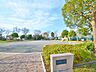 周辺：西飯島第一公園　270m　サッカー遊びやキャッチボールもできそうな広場と、ブランコ、鉄棒、砂場、滑り台などの遊具があります。 