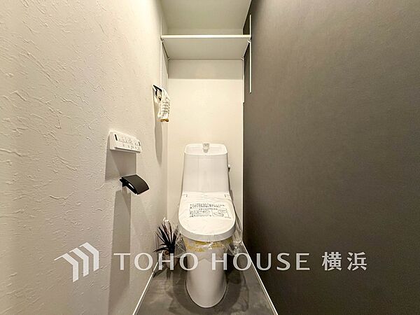 清潔感溢れるトイレ。落ち着いた空間で安らぎのひとときをお過ごしいただけます。