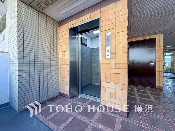 大きな荷物やお買い物帰りの重い荷物にも安心のエレベーター。