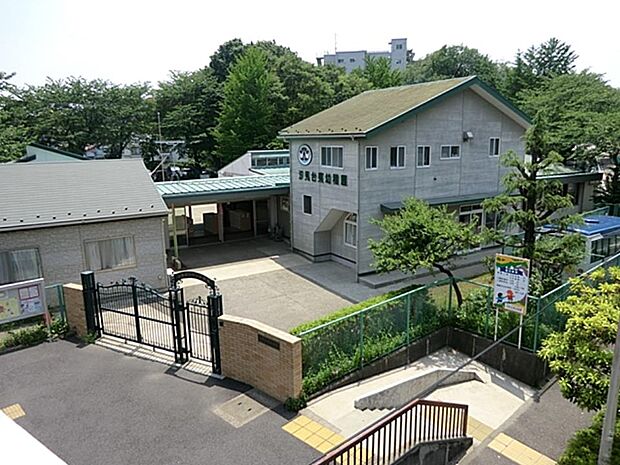 汐見台東幼稚園 600m 汐見台中央幼稚園、汐見台西幼稚園とは兄弟園で互いに関連しあいながら保育をしています。