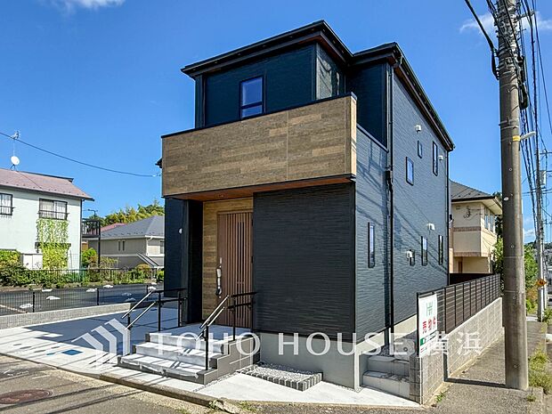 お住まいの顔となる玄関。住まう方のプライドを満たすクオリティを備えています。 