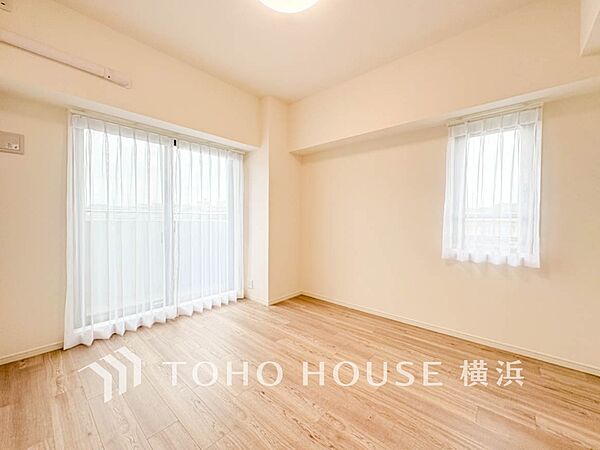 通風・採光にも優れ、心地よい光と風があふれています。プライベートな自分時間を快適に過ごせるお部屋。