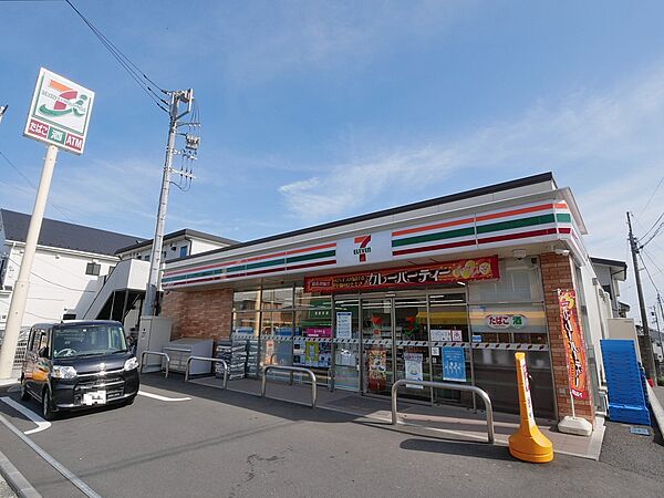 セブン-イレブン 横浜桜ヶ丘1丁目店　350m　24時間営業。近くにあるとちょっとした買い物にも便利ですね。