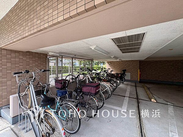 敷地内駐輪場完備。