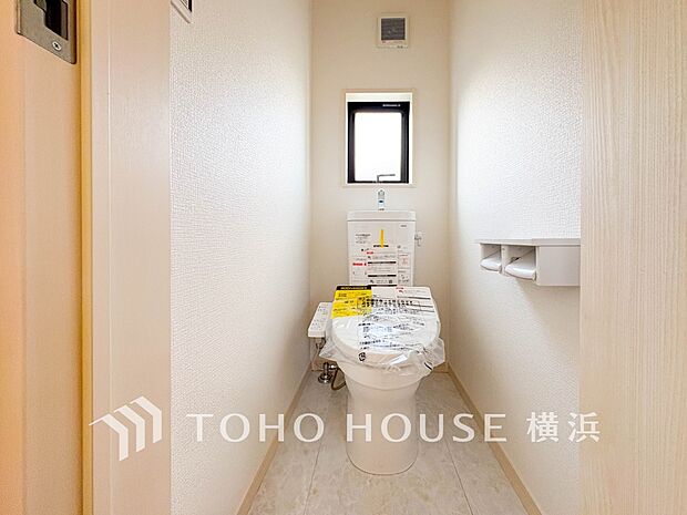 清潔感溢れるトイレ。落ち着いた空間で安らぎのひとときをお過ごしいただけます。