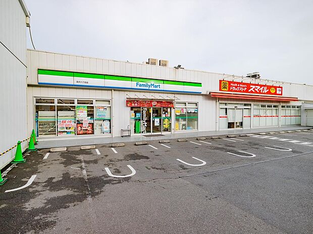 ファミリーマート 汲沢八丁目店　600m　オリジナルブランド商品やホットスナック・コーヒーも人気です。 