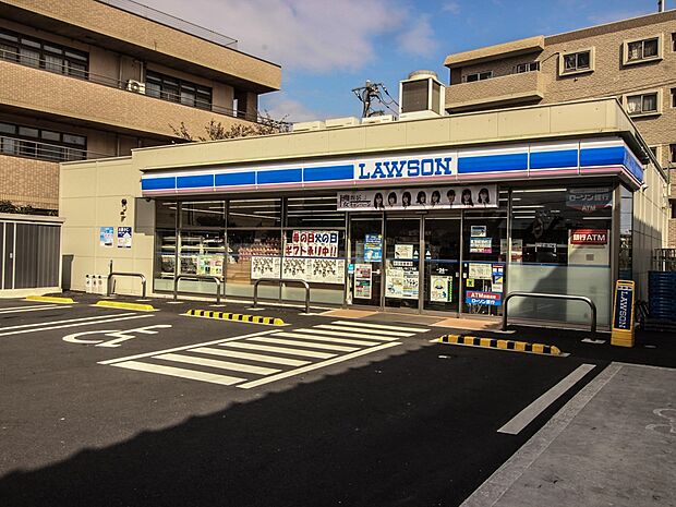 ローソン 川崎日ノ出二丁目店　600m　お手軽に食べれる食品や日用品雑貨などを扱う便利なコンビニ。 