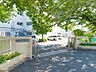 周辺：横浜市立和泉小学校　750m　徒歩10分。小学校が近いのは子育てファミリーにもおすすめのポイントです。 