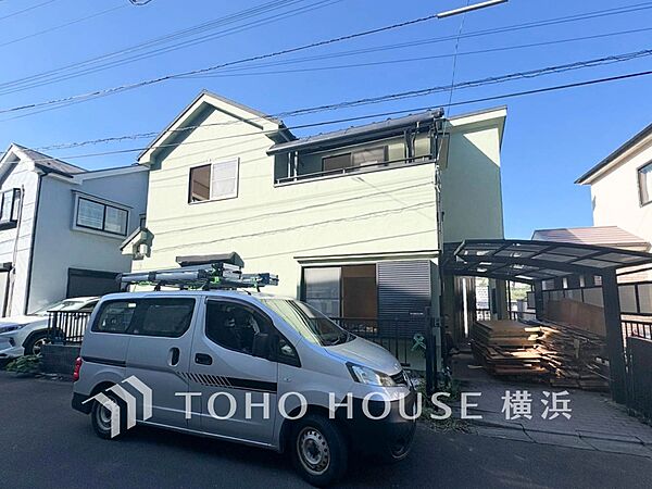 爽やかな青空の下に贅沢なほどに降り注ぐ陽光、豊かな居住性と、クオリティが見事に調和した住空間。