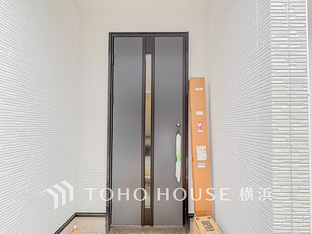 お住まいの顔となる玄関。住まう方のプライドを満たすクオリティを備えています。 