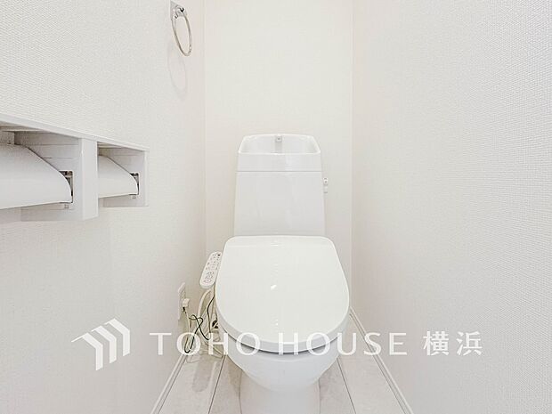 清潔感溢れるトイレ。落ち着いた空間で安らぎのひとときをお過ごしいただけます。