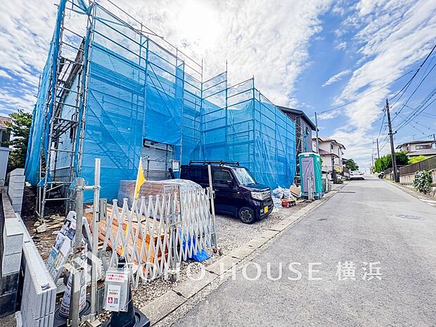 十分な広さのカースペースは、お車2台分の広さがあります。（2026年9月撮影）