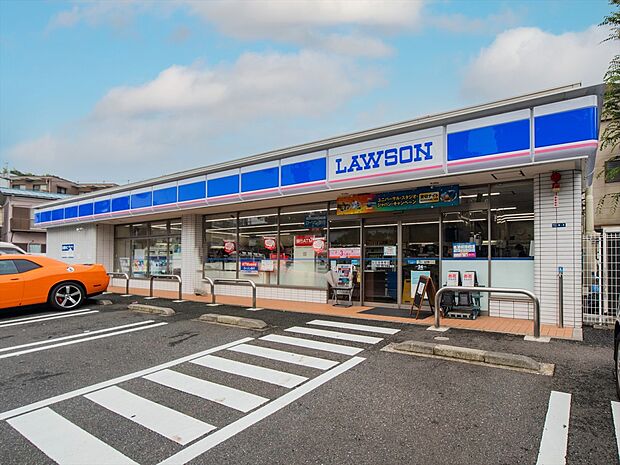 ローソン栄小菅ケ谷三丁目店　700m　24時間営業。ちょっとした買い物にも便利ですね。 