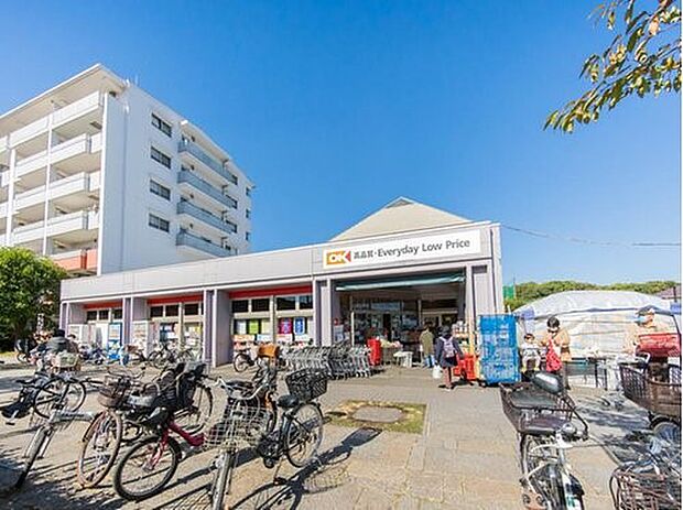 オーケー本牧店 1300m 8時半~21時営業。食料品を中心に豊富な品揃えで、お値打ち価格のお買い物ができます。