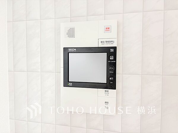 誰が来てもわかる様にモニター付きインターホンを設置。快適と安らぎを合わせた優しい設計。