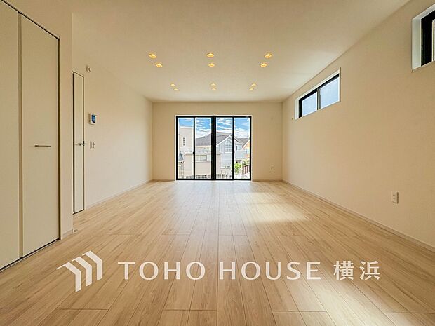 和やかで洗練された空間の演出。寛ぎとコミュニケーションを育む居心地のよい場所。
