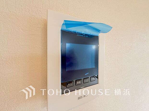 誰が来てもわかる様にモニター付きインターホンを設置。快適と安らぎを合わせた優しい設計。 