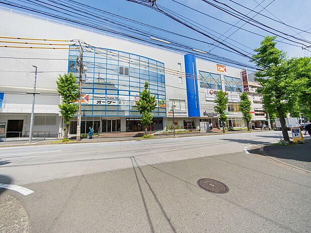 オーケー 青葉台店　900m　「Everyday Low Price」を合言葉に食料品を中心に豊富な品揃えでお買い物ができます。 