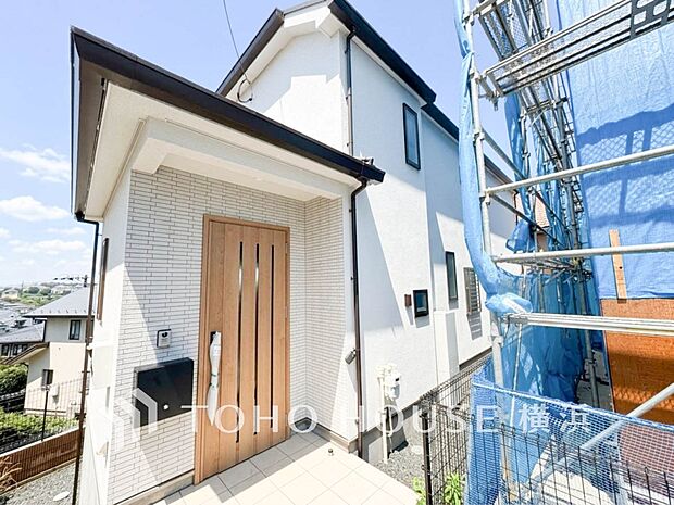 お住まいの顔となる玄関。住まう方のプライドを満たすクオリティを備えています。
